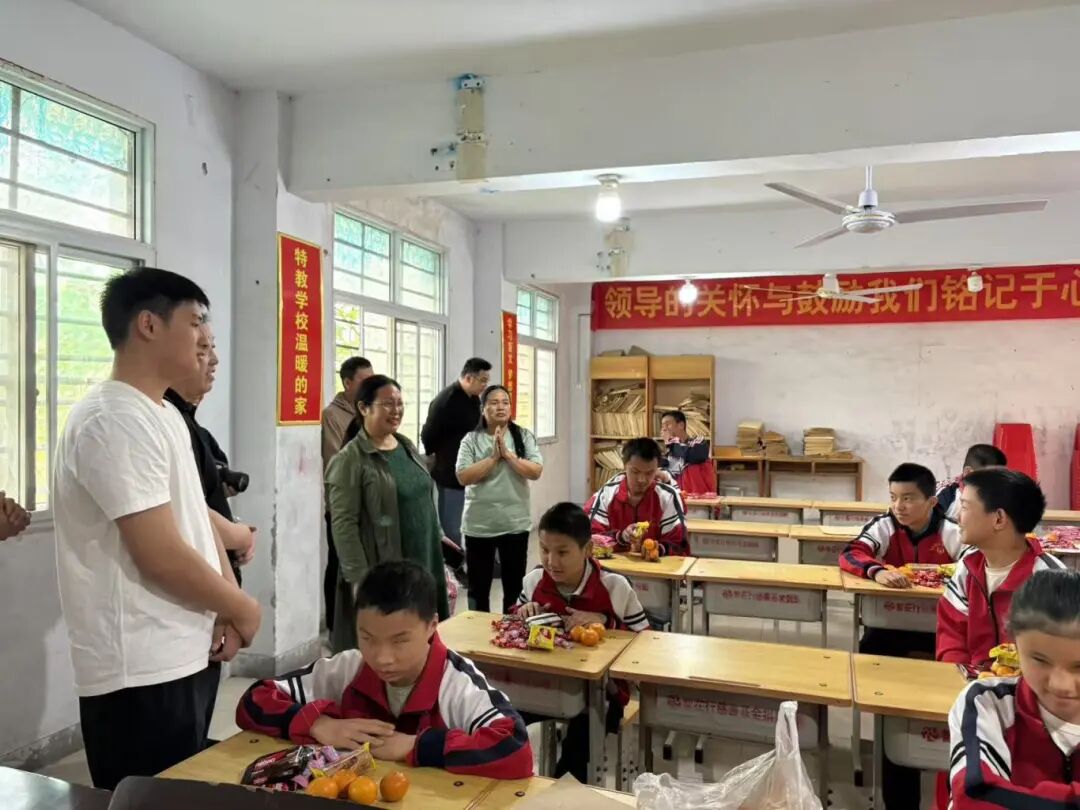 鼎校百城公益计划丨“情暖特教生”南阳城市服务中心携手开展公益活动