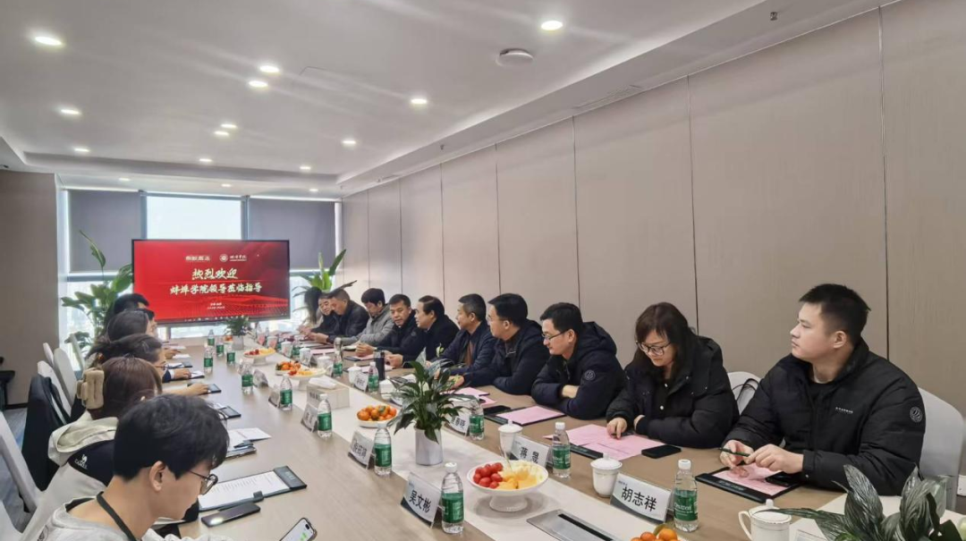 蚌埠学院校领导一行莅临鼎校教育参观交流并签署校企合作协议